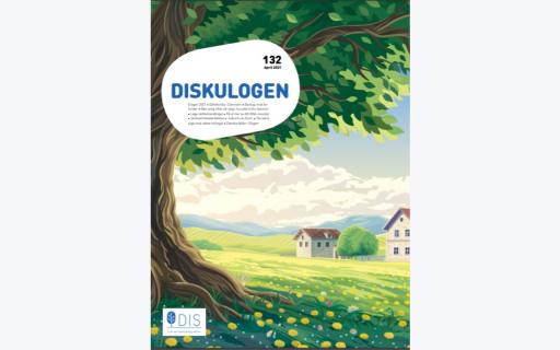Diskulogen - Ett målat sommarlandskap med gård sett från stammen på ett stort träd.